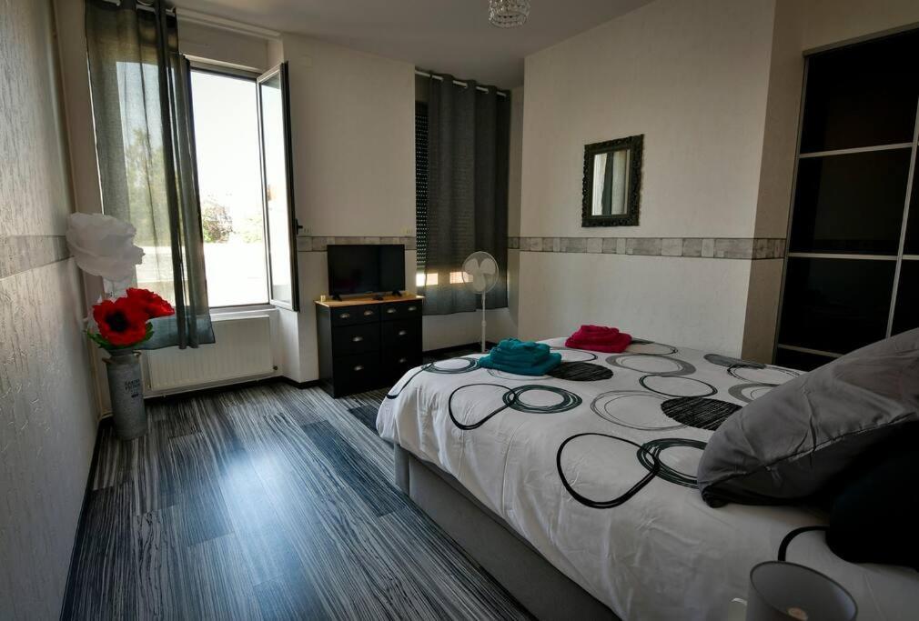 Grand Appartement De Haut Standing En Centre-Ville Montluçon Esterno foto