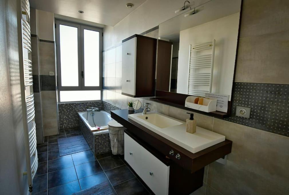 Grand Appartement De Haut Standing En Centre-Ville Montluçon Esterno foto